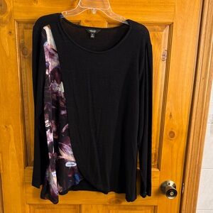 NWOT-Simply Vera Vera Wang Black Top with Purple Accent
